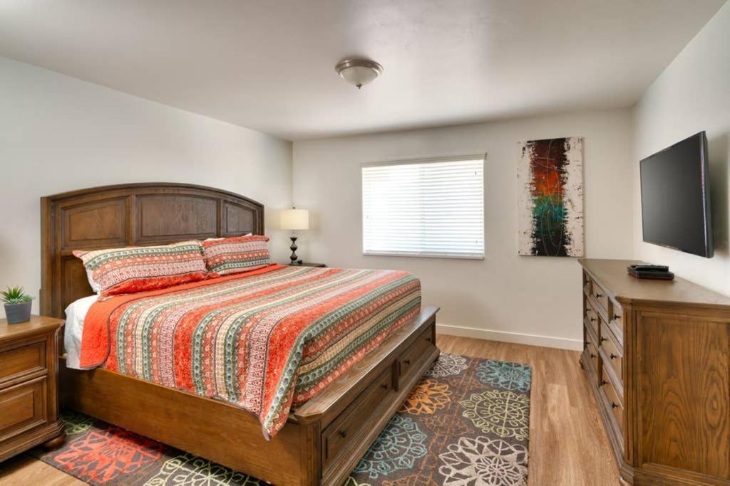 6H Spacious Redcliff Condo, Pool & Hot Tub Moab Bagian luar foto