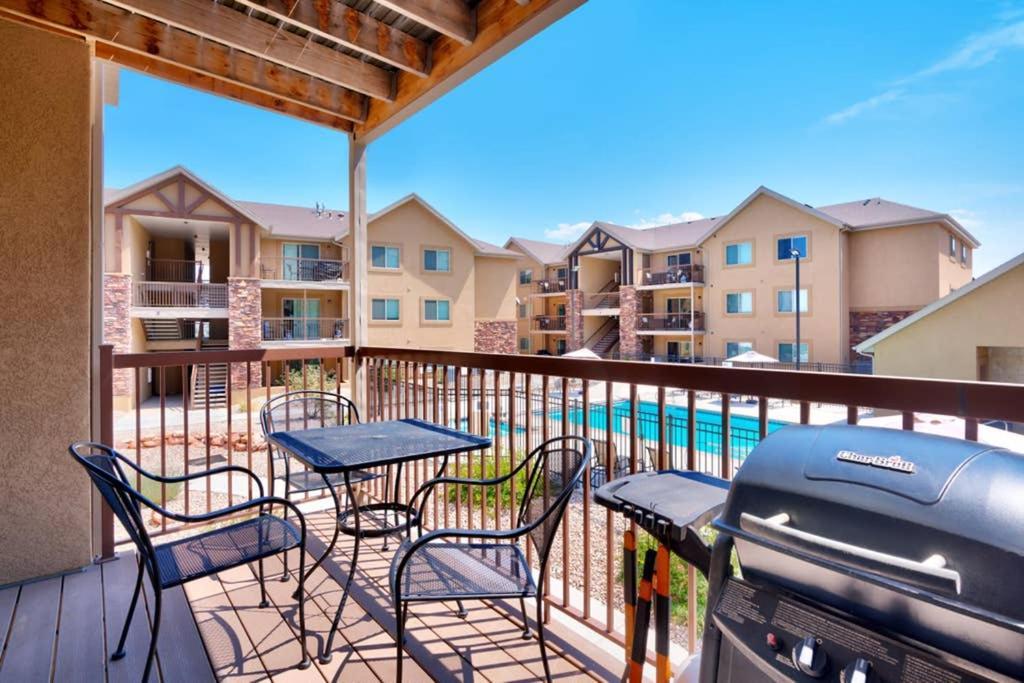 6H Spacious Redcliff Condo, Pool & Hot Tub Moab Bagian luar foto